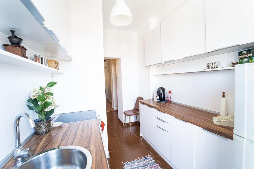 Central Apartment 2Bd Next To Vitosha Bul. Sofia Eksteriør bilde