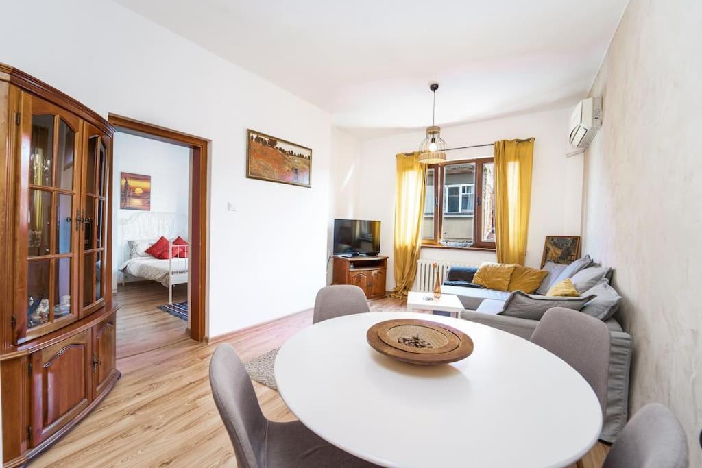 Central Apartment 2Bd Next To Vitosha Bul. Sofia Eksteriør bilde